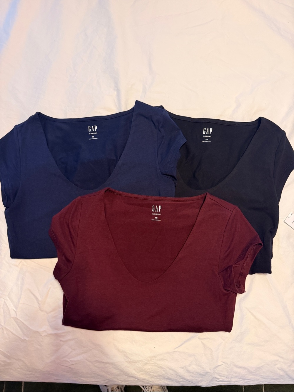 GAP bundle Women’s V-Neck Short Sleeve Tees in Burgundy, Navy & Black